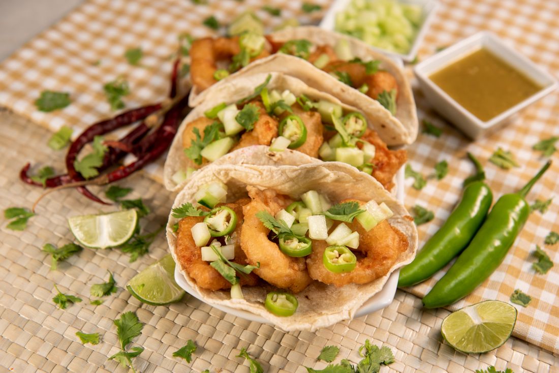Shrimp tacos with lime